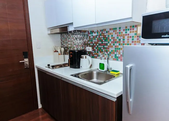 Apartment Serene Trendy Cozy Makati Fun Swim Gym Netflix 4047