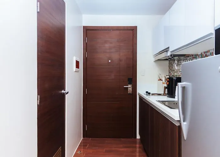 Apartment Serene Trendy Cozy Makati Fun Swim Gym Netflix 4047