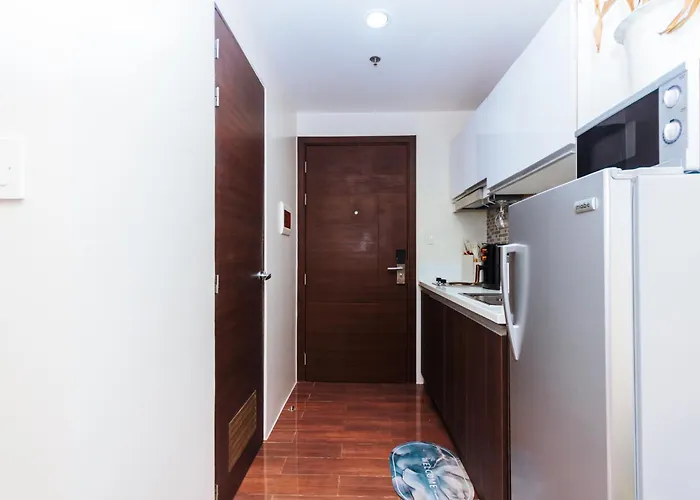 Apartment Serene Trendy Cozy Makati Fun Swim Gym Netflix 4047 Manila